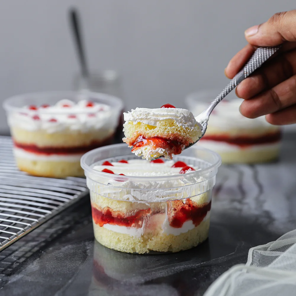 Strawberry & Vanilla Cake Strawberry & Vanilla - Image 1